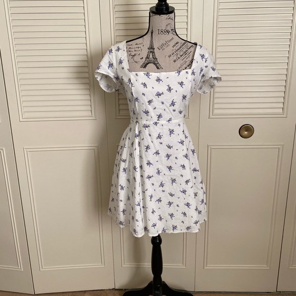 Forever 21 NWT White Dress Floral Back Cut Out - Picture 2 of 14